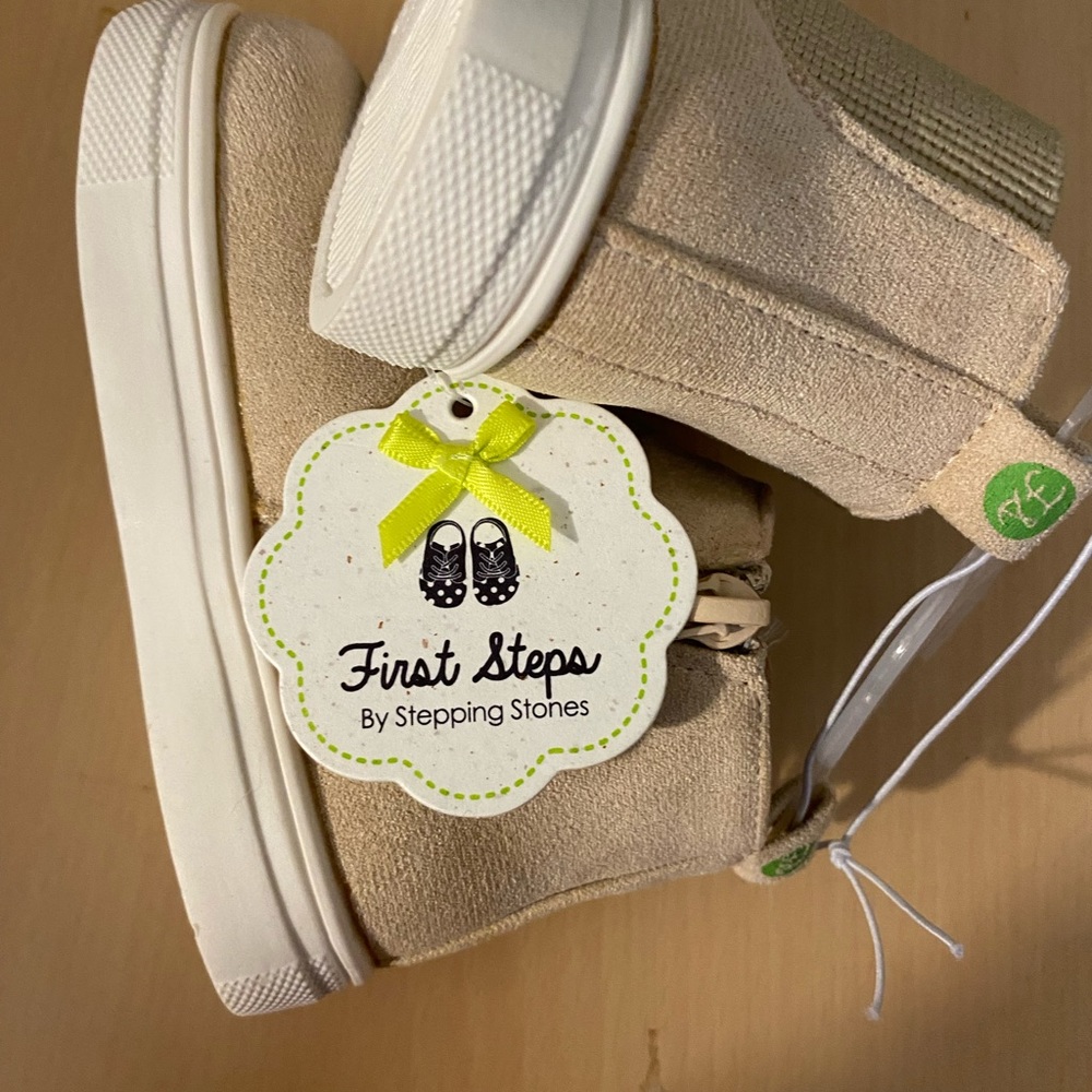 Boots size size 6 toddler
